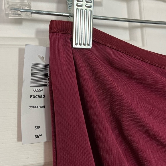 NWT Aritzia Talula Ruched Cordovan Mini Skirt Small - Picture 3 of 16